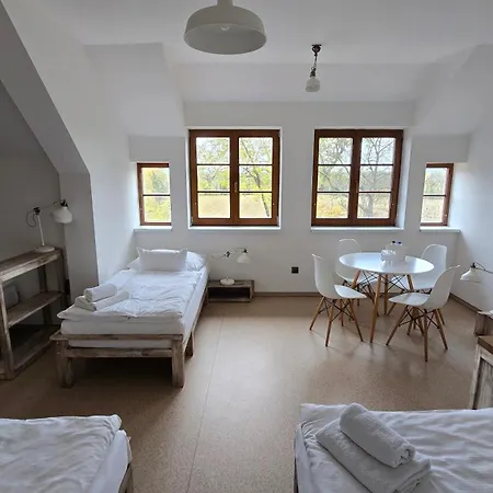Dvůr Perlová Voda Hotel Budyne nad Ohri