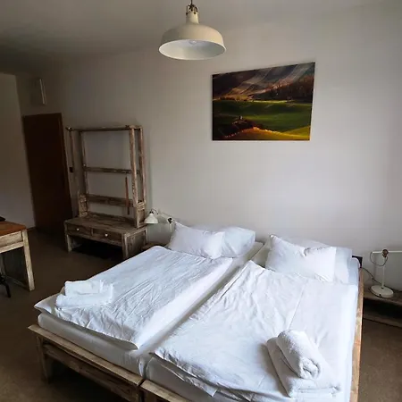 Dvůr Perlová Voda Budyne nad Ohri