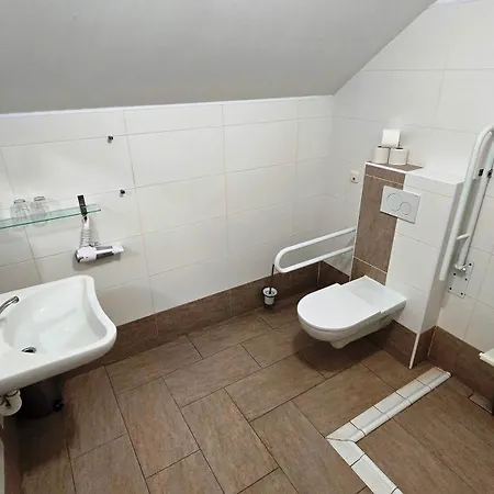 Dvůr Perlová Voda Budyne nad Ohri