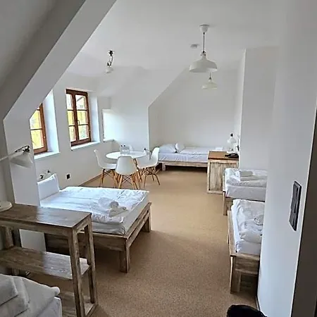 Dvůr Perlová Voda * Budyne nad Ohri