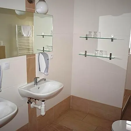 Dvůr Perlová Voda Hotel Budyne nad Ohri