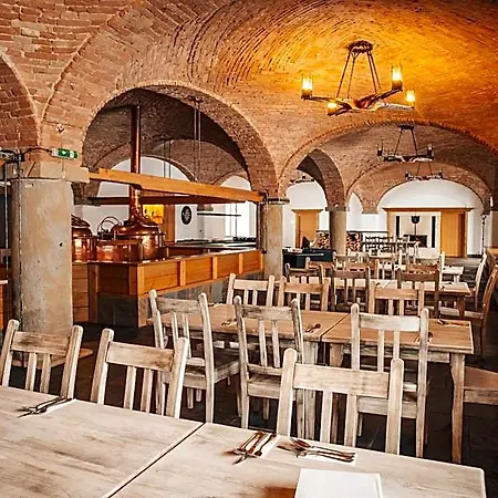 Dvůr Perlová Voda Hotel *