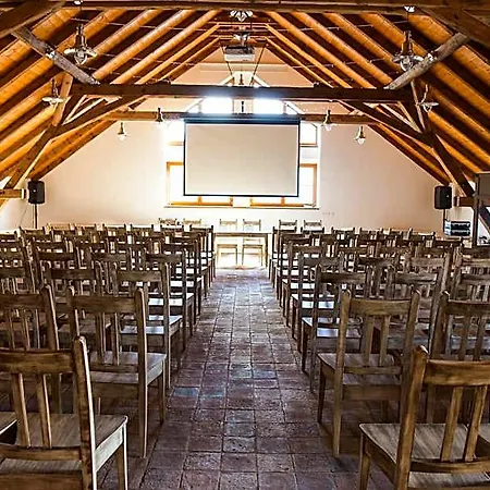 Dvůr Perlová Voda Hotel *