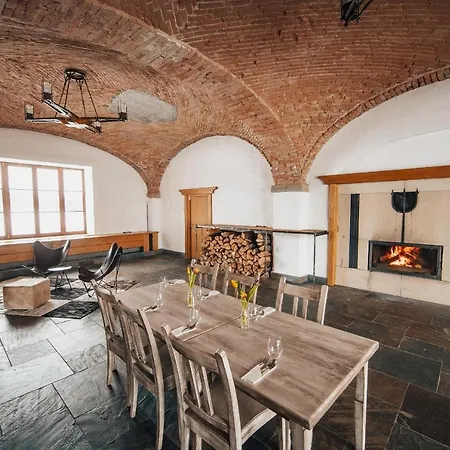 Dvůr Perlová Voda Hotel *