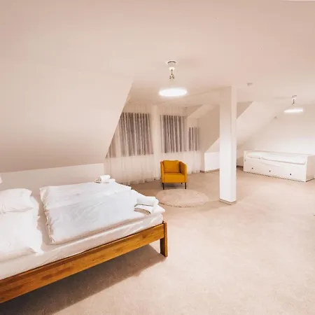 Dvůr Perlová Voda Hotel *