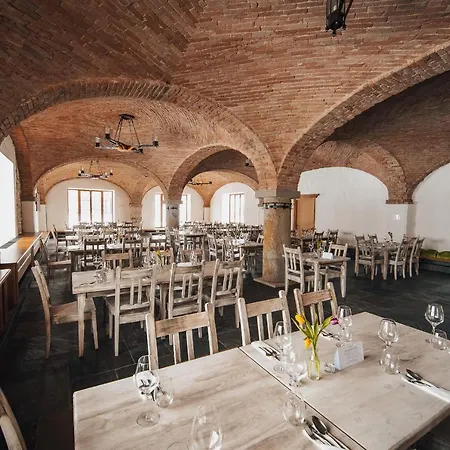 Hotel Dvůr Perlová Voda