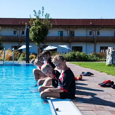 Dvůr Perlová Voda *