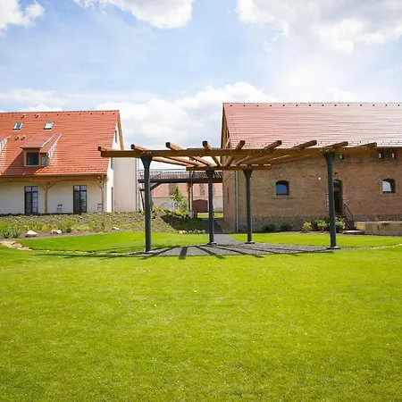 Dvůr Perlová Voda *