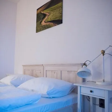Dvur Perlova Voda * Budyne nad Ohri