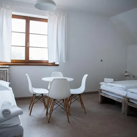 Dvůr Perlová Voda Hotel Budyne nad Ohri