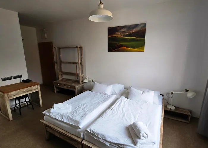 Dvur Perlova Voda Budyne nad Ohri